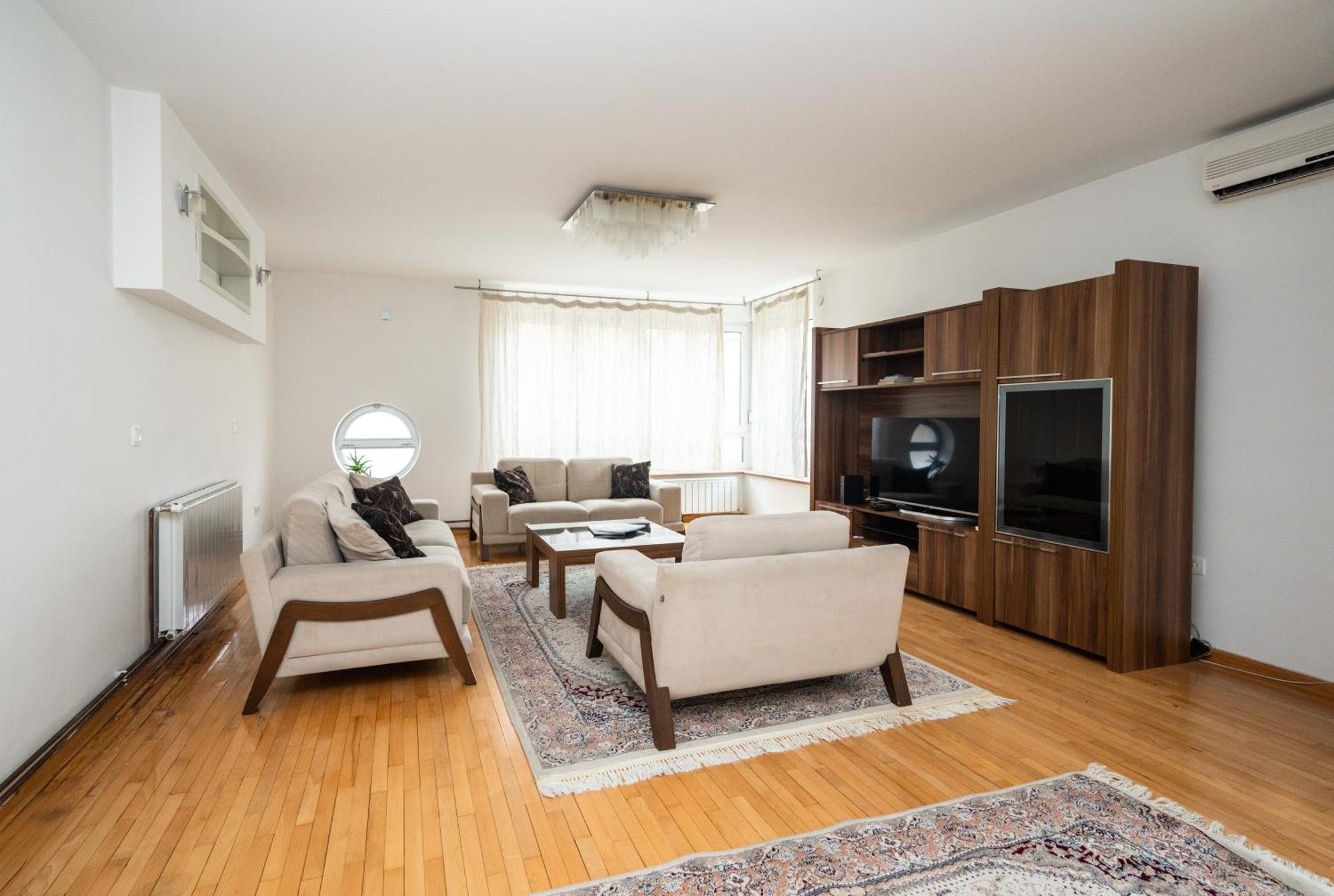 Apartment Spacious & Modern In The Centre *