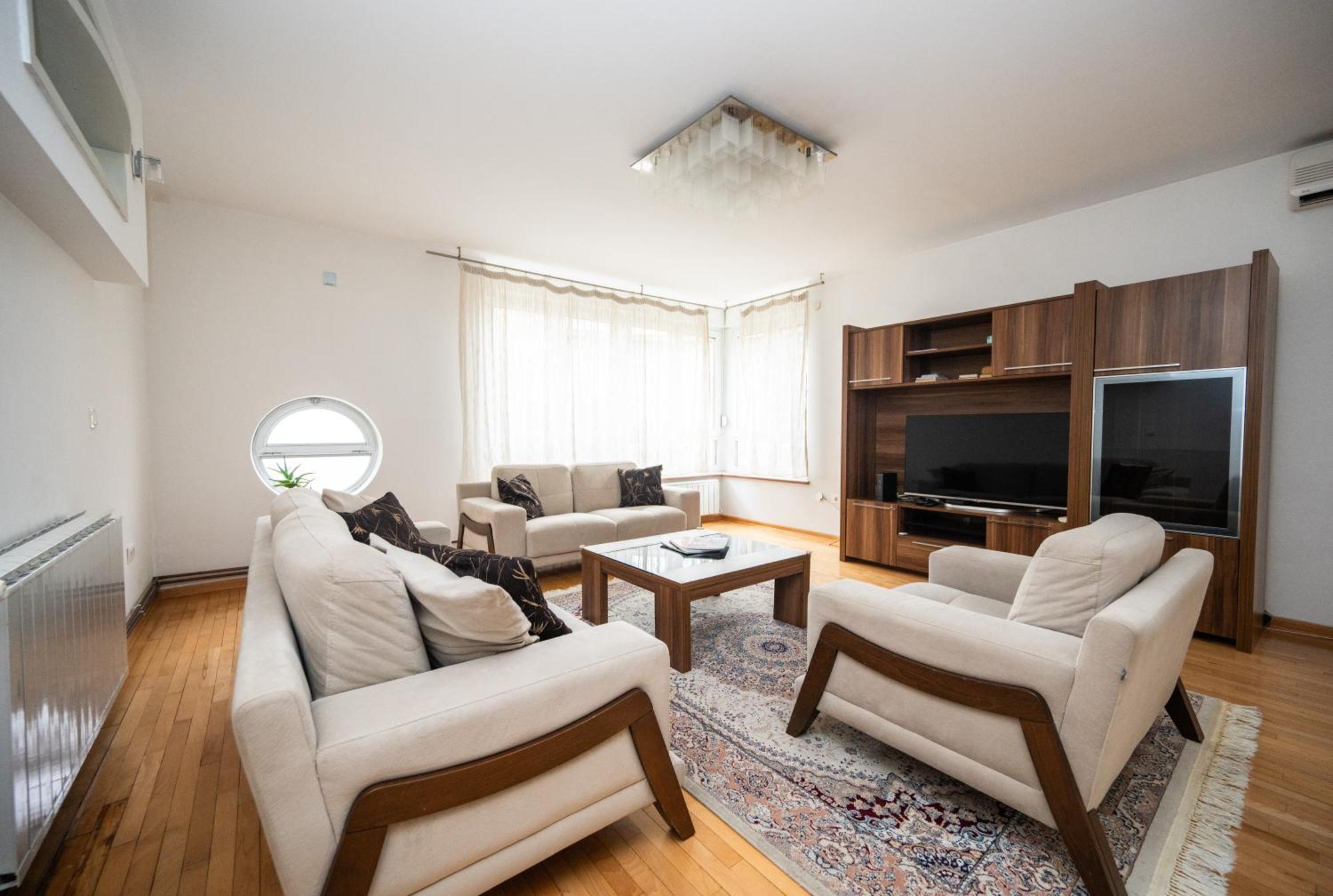 Spacious & Modern In The Centre