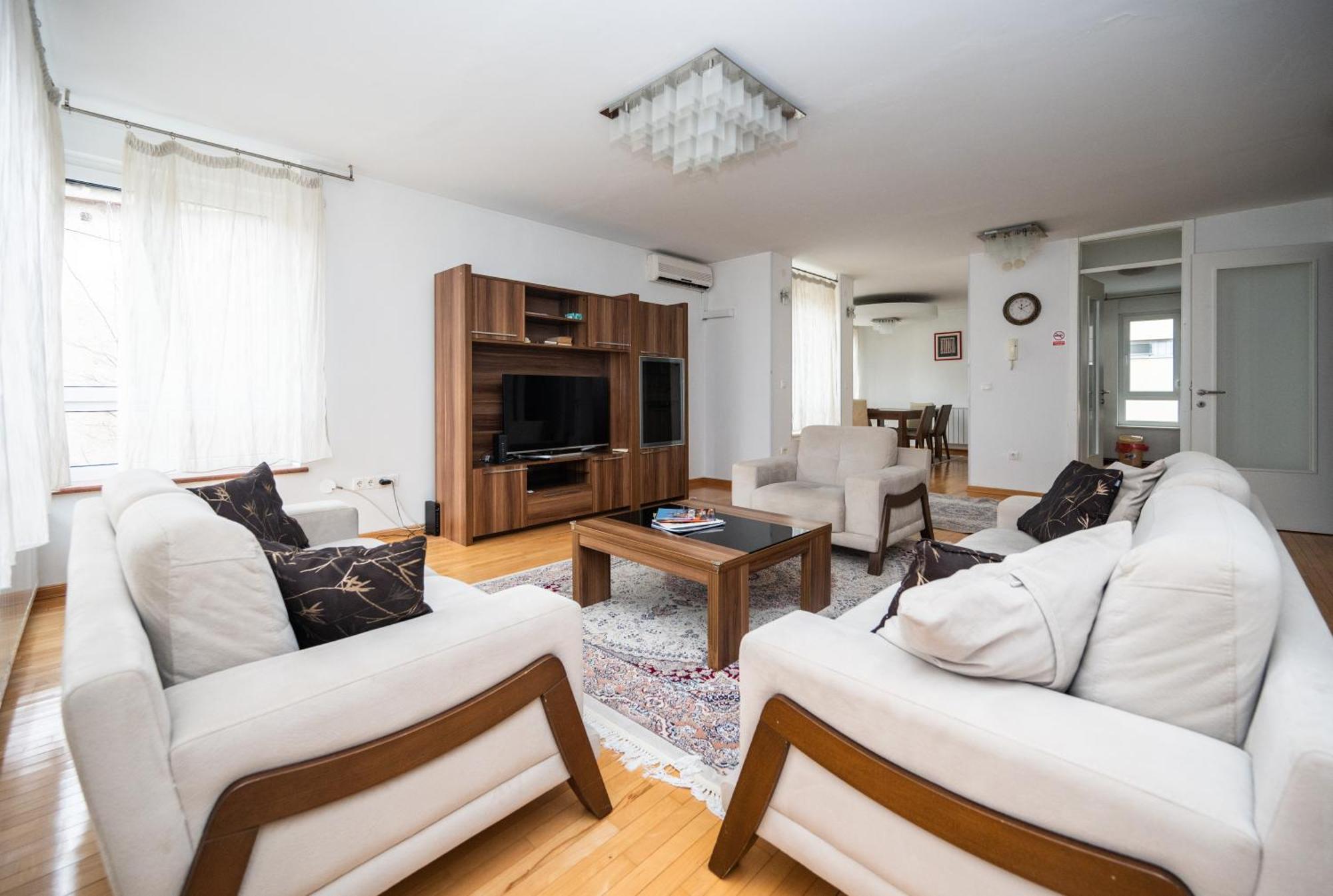 Apartment Spacious & Modern In The Centre