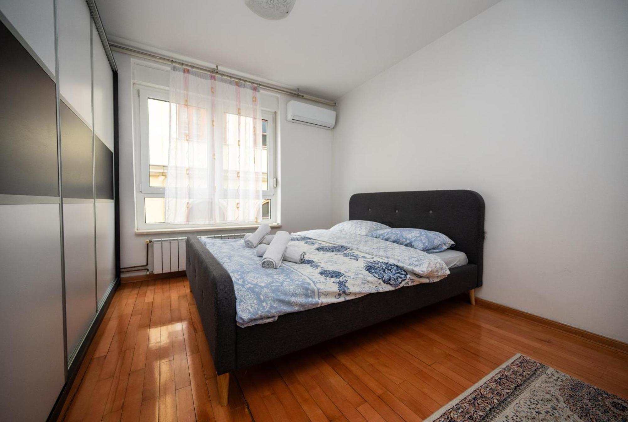 Spacious & Modern In The Centre Apartment