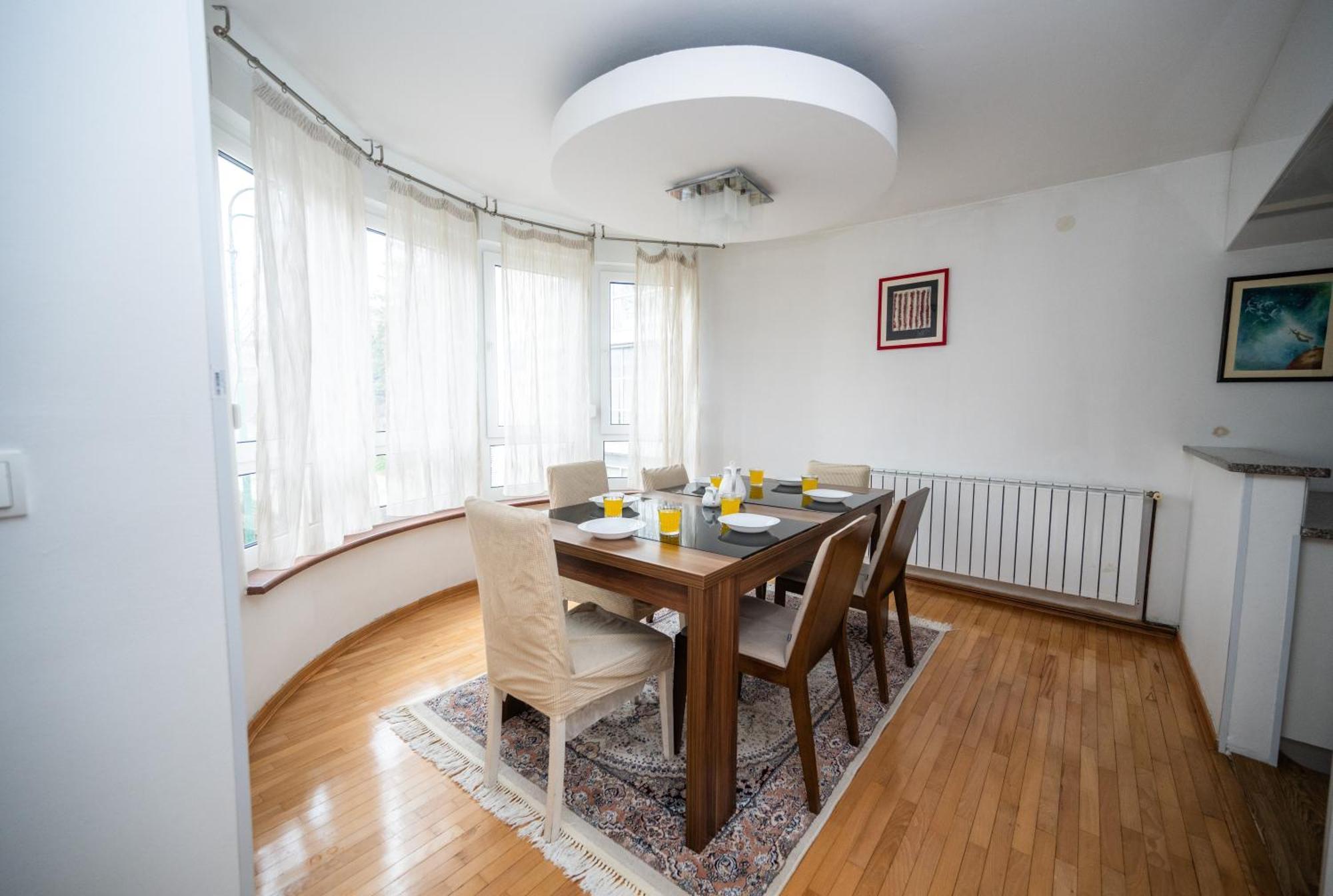 Spacious & Modern In The Centre Apartment *