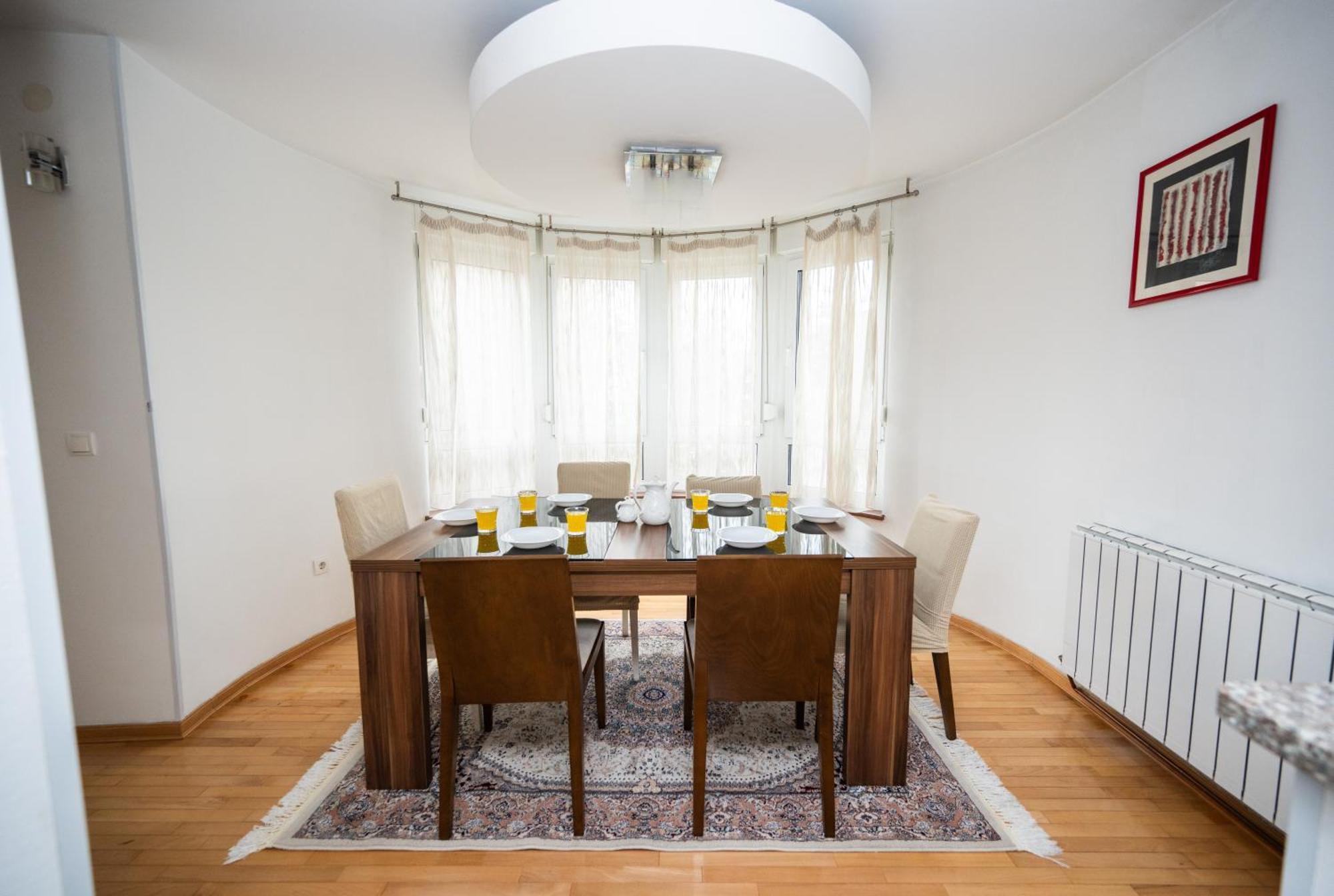 Spacious & Modern In The Centre * SJJ