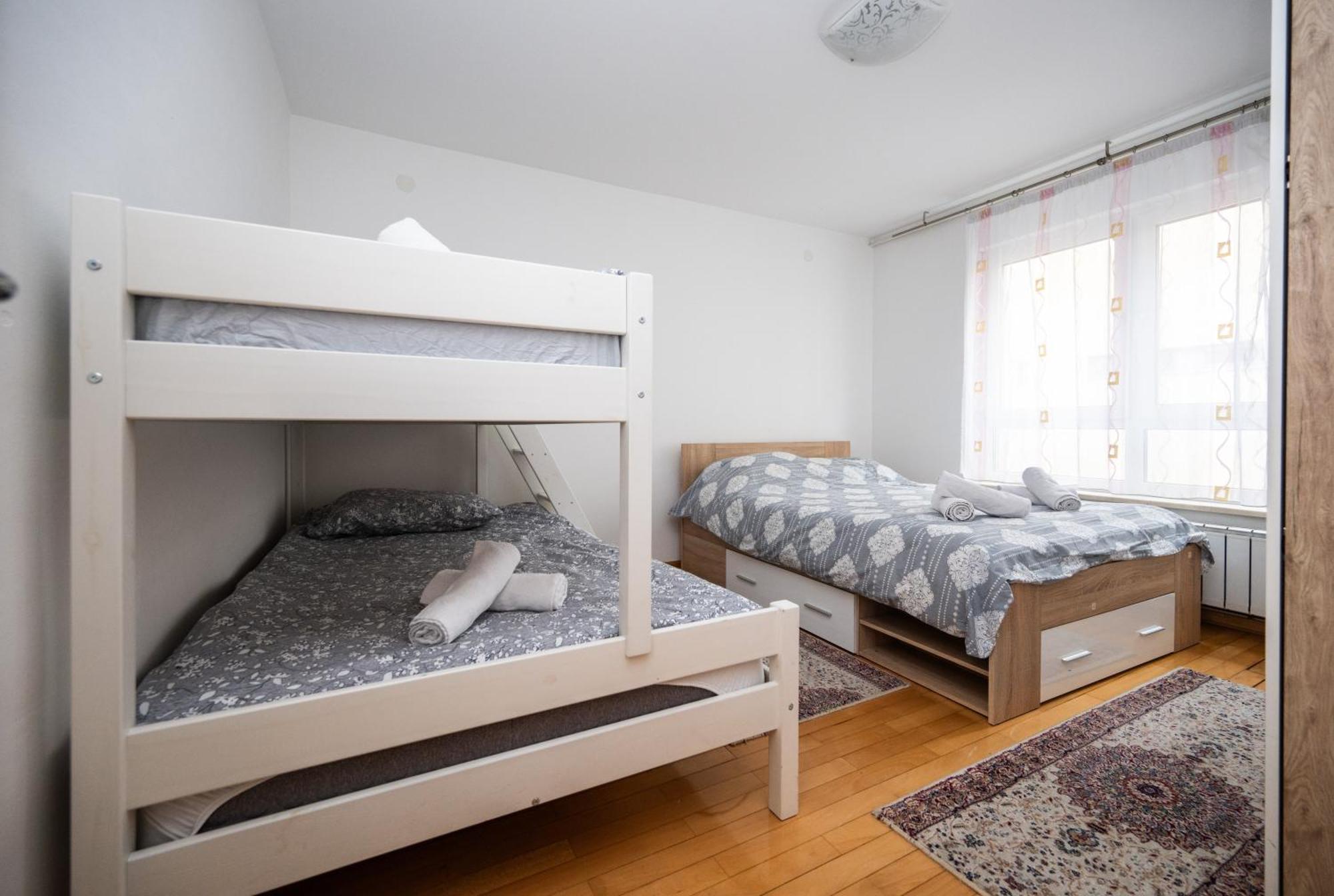 Spacious & Modern In The Centre Apartment *